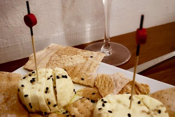 Barcelona Gothic Quarter VIP Tapas & Wine Tour - Why this works as a first Barcelona evening