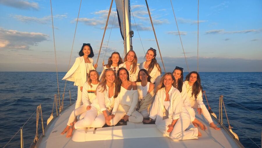 Barcelona: Luxury Private Sunset Yacht Cruise - A good choice for proposals and special evenings