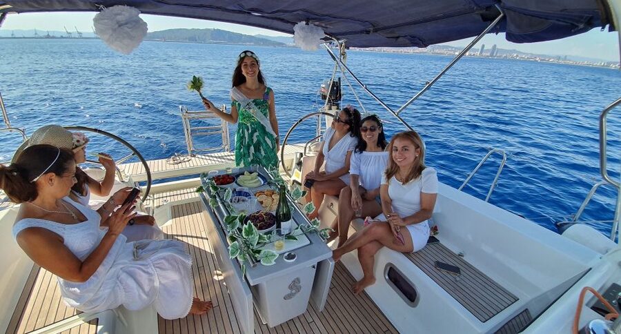 Barcelona: Luxury Private Sunset Yacht Cruise - What is included, and what is not