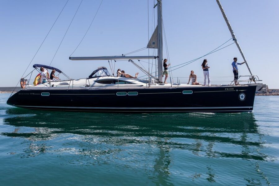 Barcelona: Private Luxury Sailing Tour - Drinks, snacks, and a comfortable pace