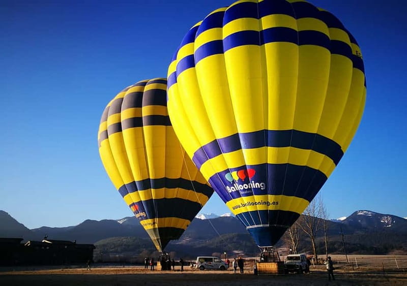 Barcelona Private VIP Balloon Flight with Pick-up Service - Landing, cava, and the picnic