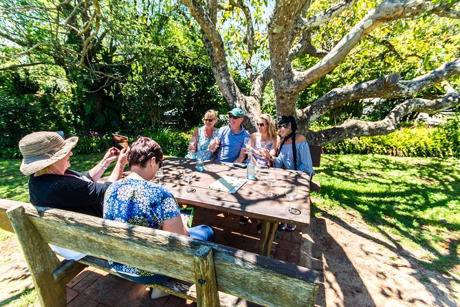 Barefoot Luxury Mount Tamborine Winery Tour from Gold Coast - Gallery Walk: one hour of browsing