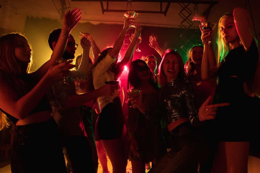 Berlin: Pub Crawl & Party with Free Shots & VIP Club Access - Who will get the most from this night?