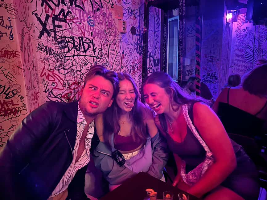 Berlin Pubcrawl: Shots, Party Games, Prices & VIP Club Entry - Starting with shots and party games