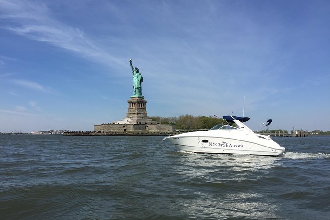 Best Private Luxury Daytime Boat Tour in New York City - 2 Hour - Starting beside the Freedom Tower at North Cove Marina