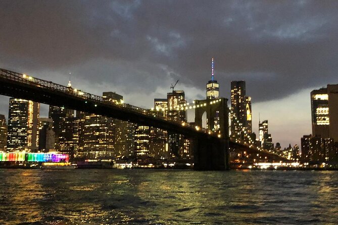 Best Private Luxury Daytime Boat Tour in New York City - 2 Hour - Passing under the Brooklyn Bridge