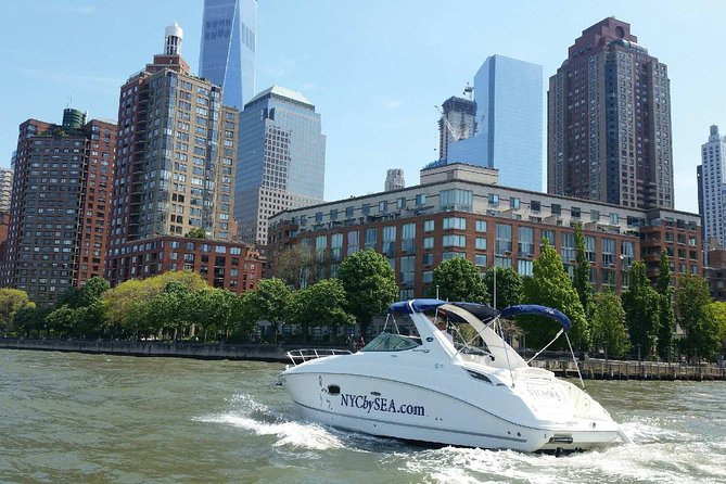 Best Private Luxury Daytime Boat Tour in New York City - 2 Hour - Leaving Lower Manhattan for the Hudson River