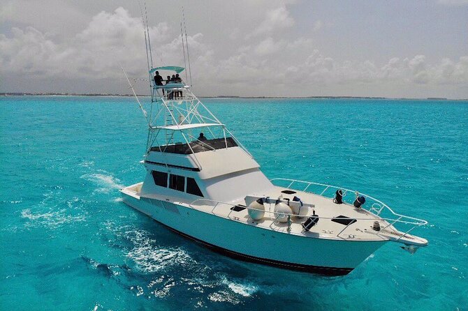 Biggest Luxury Yacht Boat Best in Cancun up to 28 pax - Setting out from Marina V&V near Punta Sam