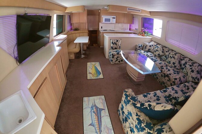 Biggest Luxury Yacht Boat Best in Cancun up to 28 pax - Food, drinks, and your own soundtrack