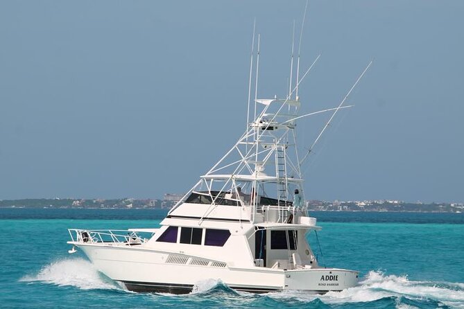 Biggest Luxury Yacht Boat Best in Cancun up to 28 pax - Who will enjoy this charter most