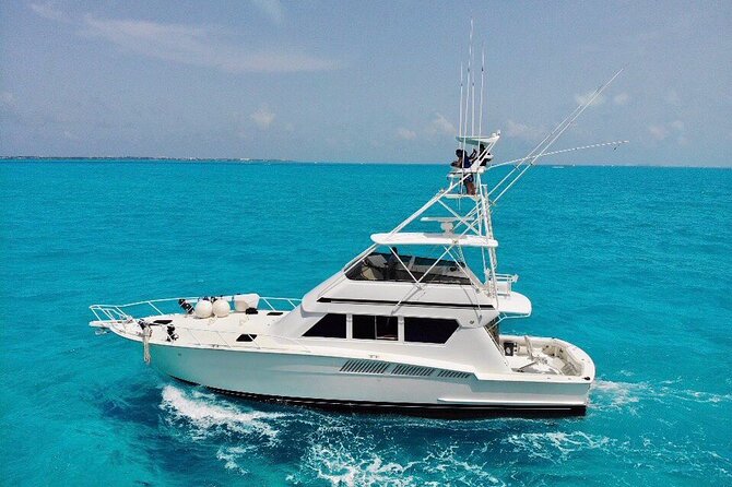 Biggest Luxury Yacht Boat Best in Cancun up to 28 pax - What a 60-foot private yacht changes