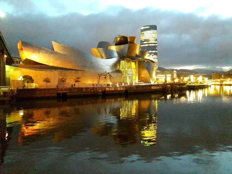 Bilbao: Guggenheim VIP Experience. Small Group. Expert Guide - FAQ