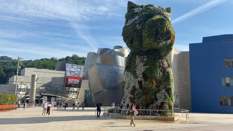 Bilbao: Guggenheim VIP Experience. Small Group. Expert Guide - How the small group affects the visit