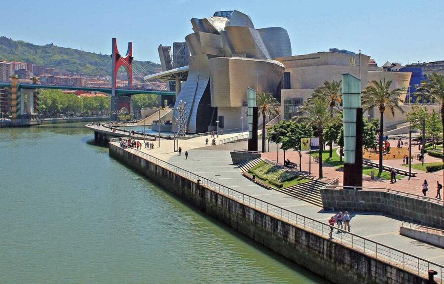 Bilbao: Guggenheim VIP Experience. Small Group. Expert Guide - Who will get the most from this Guggenheim visit