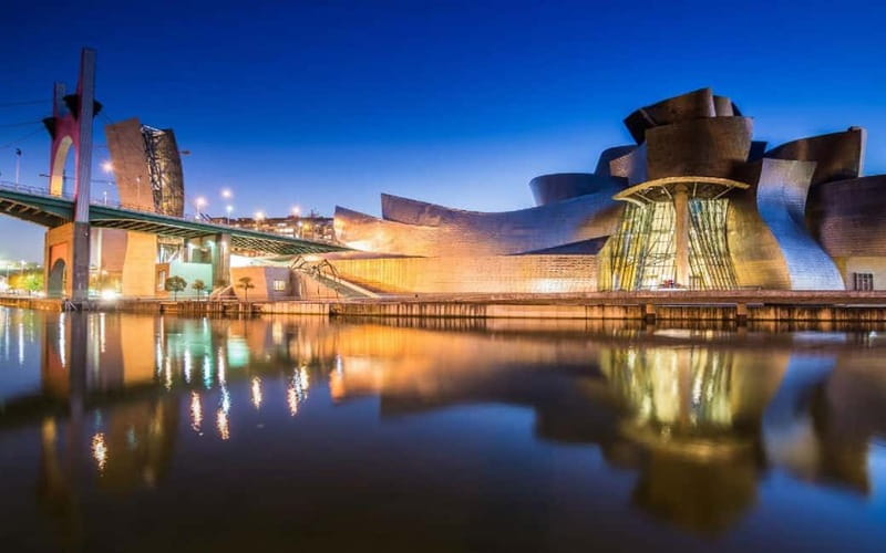 Bilbao: Guggenheim VIP Experience. Small Group. Expert Guide - Frank Gehry’s building as part of the collection