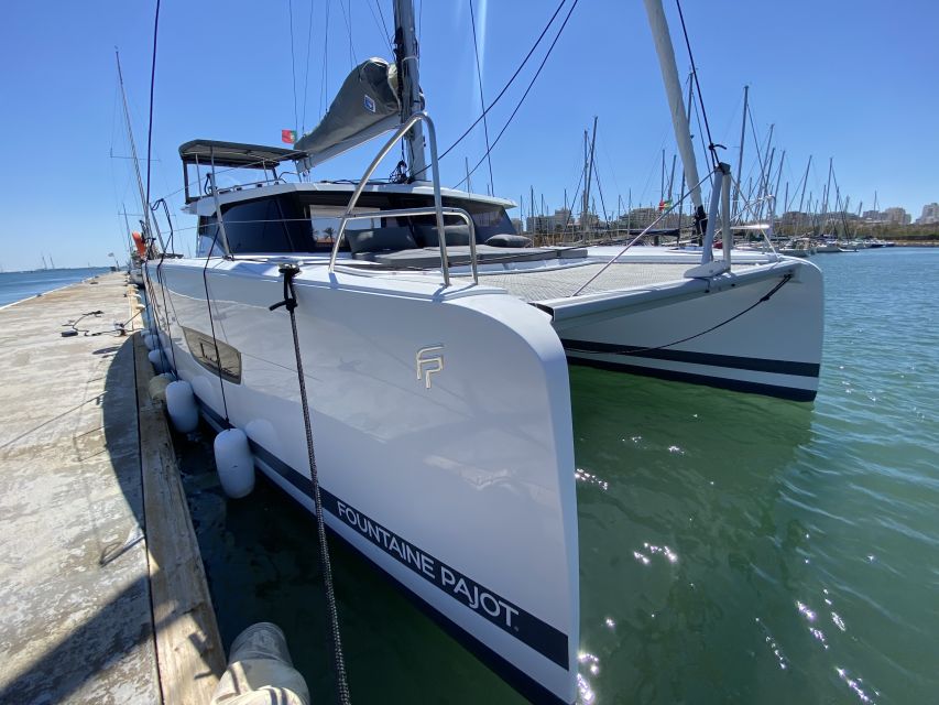 Boat in Algarve - Luxury Catamaran - Portimão - Leaving Portimão Marina on a private catamaran