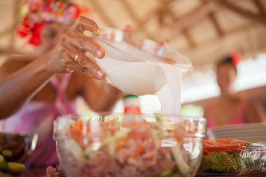 Bora Bora Luxury Tour and Beach Picnic - A motu lunch beneath Mount Otemanu