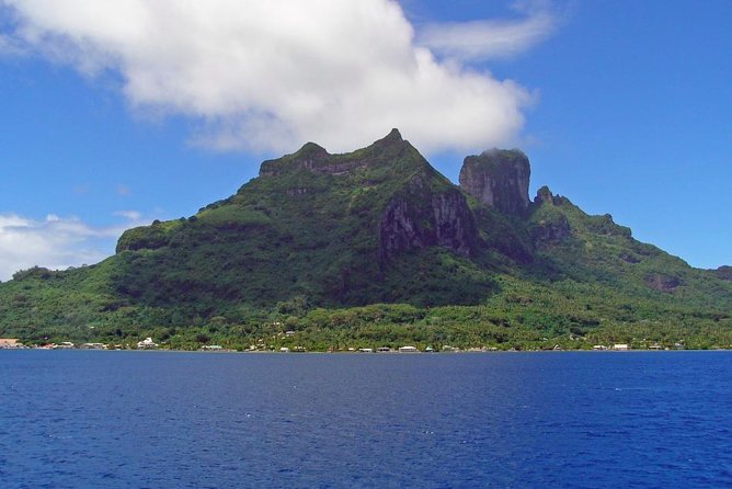 Bora Bora VIP Arrival Airport to Hotels Transfer - Captains add a personal touch to a short ride
