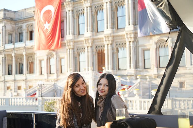 Bosphorus Sunset Cruise on Luxury Yacht with Transfers - Anadolu Hisarı, Küçüksu, and Beylerbeyi