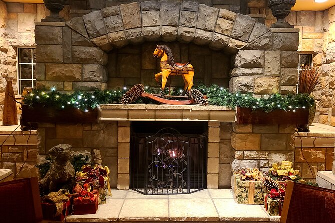 Branson VIP Christmas Light Tour - The Mercedes vehicle and small-group comfort