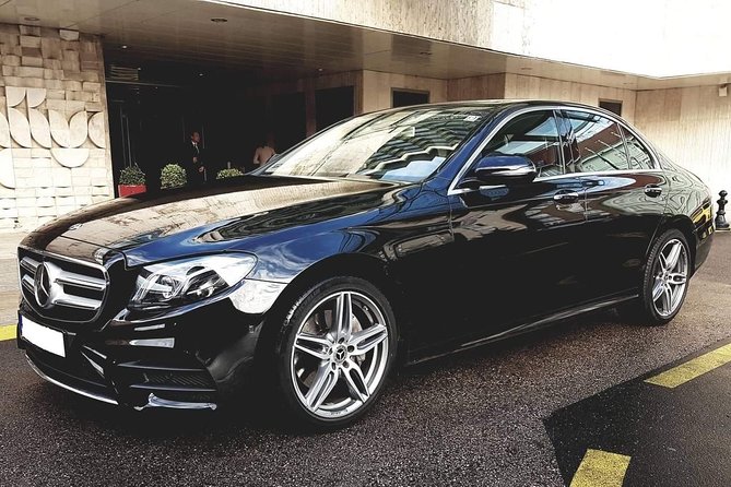 Budapest Private Airport Transfer in a Luxury Car - A calm first half-hour in Budapest