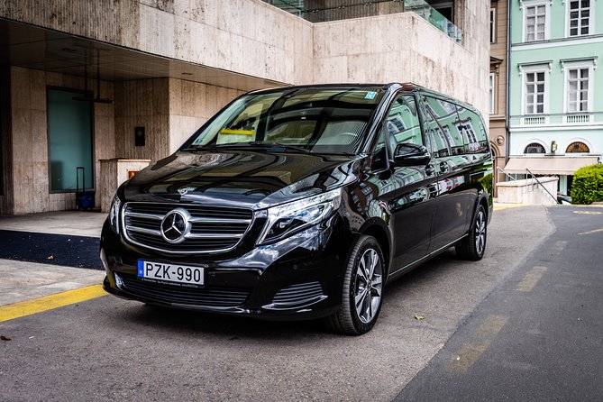 Budapest Private Airport Transfer in a Luxury Minivan - A calm first step after landing at Budapest Airport