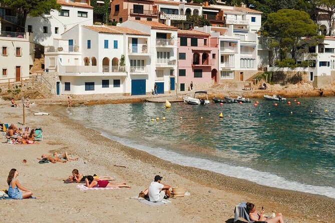 Cadaqués/Begur Private Luxury Tour Costa Brava by Mercedes Vogue - The guide’s role in the day