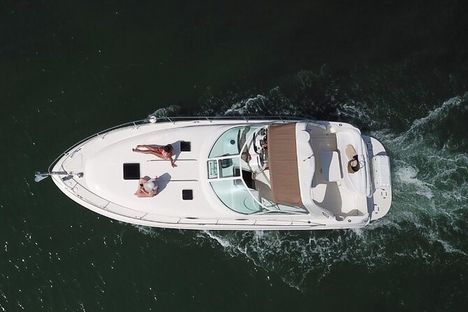 Cancun Bay Private 2-Hour on a Luxury Yacht - Two hours across Cancun Bay and Laguna Nichupté