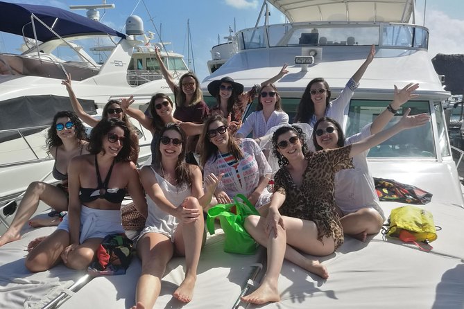Cancun Boat Tour to Isla Mujeres on Luxury Yacht with Chef -SR55C - The chef, lunch, and the open bar