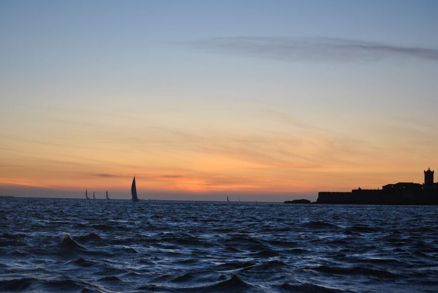 Cascais: 2-Hour Private Luxury Sunset Cruise with a Drink - Choosing between Cabo da Roca and the nearby beaches