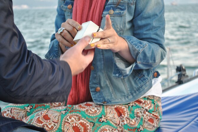 Cascais Romantic Luxury Private 2h Cruise with sparkling wine - What is included for the price