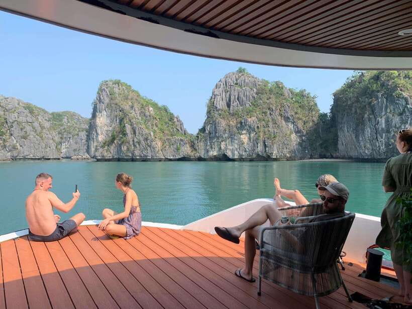 Cat Ba Island: Lan Ha Bay Full-Day with Luxury Cruise - Lunch aboard the cruise