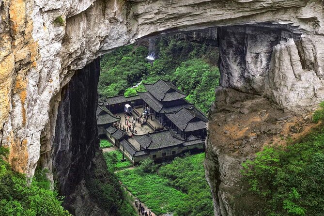 Chongqing Wulong: All inclusive luxury private trip to 2 spots - Three Natural Bridges and the karst setting