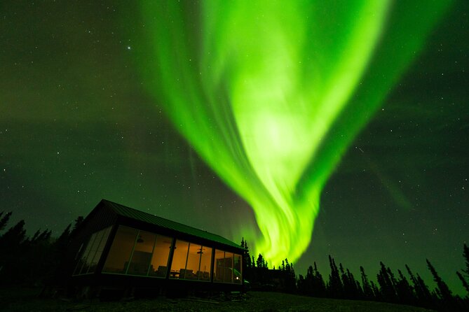 Cleary Summit Aurora Glass House Luxury Northern Lights Tour - Hot drinks, snacks, and a three-hour wait