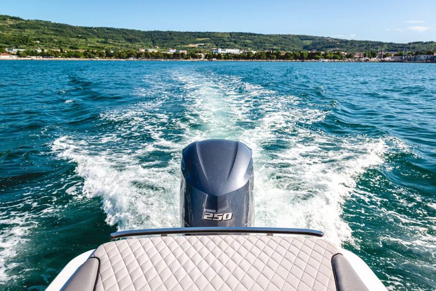 Como: Luxury Boat Tour on Lake Como - Finding the small pier in Como