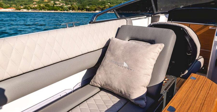 Como: Luxury Boat Tour on Lake Como - Moltrasio and Laglio, where the shore gets quieter