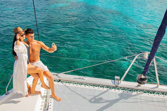 Cozumel Luxury Sailing & Snorkeling with Lunch and Open Bar Onboard - Sailing along the Cozumel coast