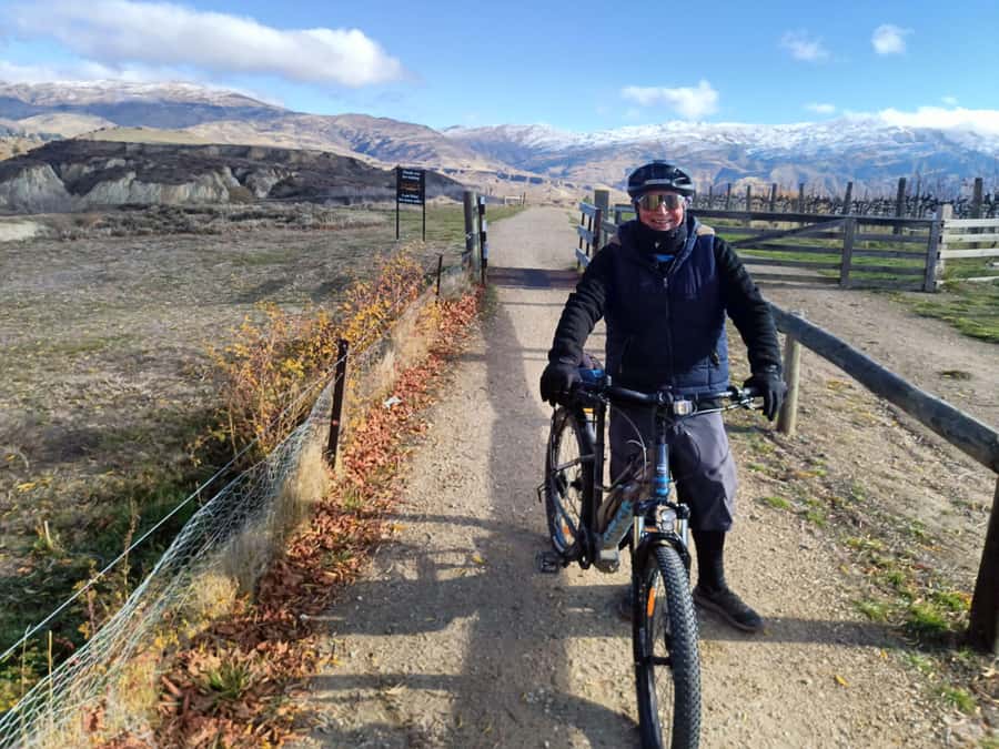 Cromwell: Lake Dunstan Trail Bike Rental and Luxury Shuttle - Who should book this ride?