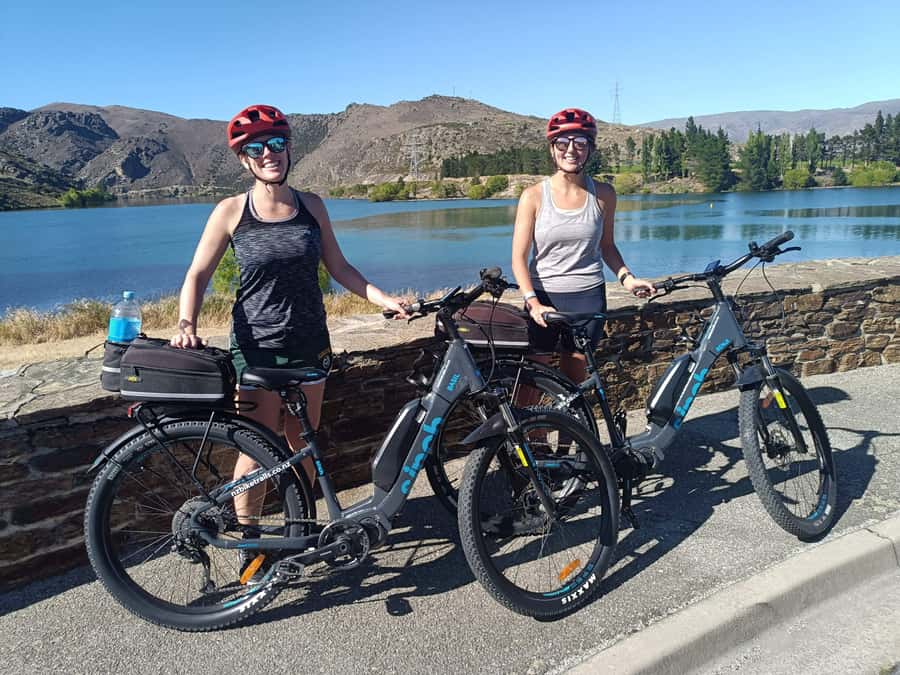 Cromwell: Lake Dunstan Trail Bike Rental and Luxury Shuttle - Meeting the team at Cromwell