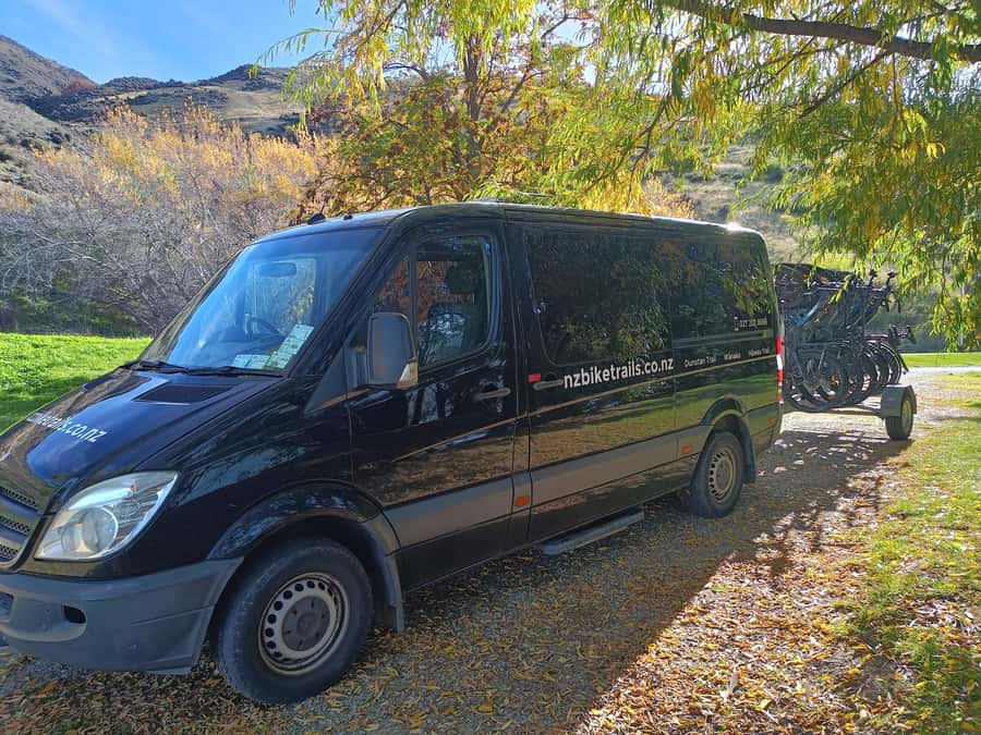 Cromwell: Lake Dunstan Trail Bike Rental and Luxury Shuttle - Cromwell to the first big views