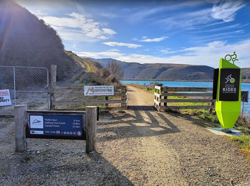 Cromwell: Lake Dunstan Trail Bike Rental and Luxury Shuttle - Crossing the Hugo suspension bridge