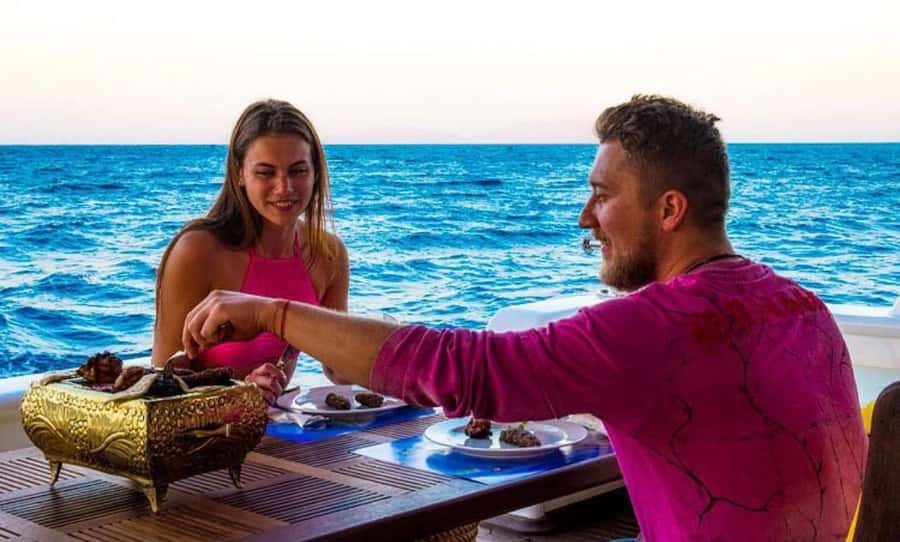Dahab: luxury Snorkeling cruise with buffet lunch - One, two, or three snorkeling stops
