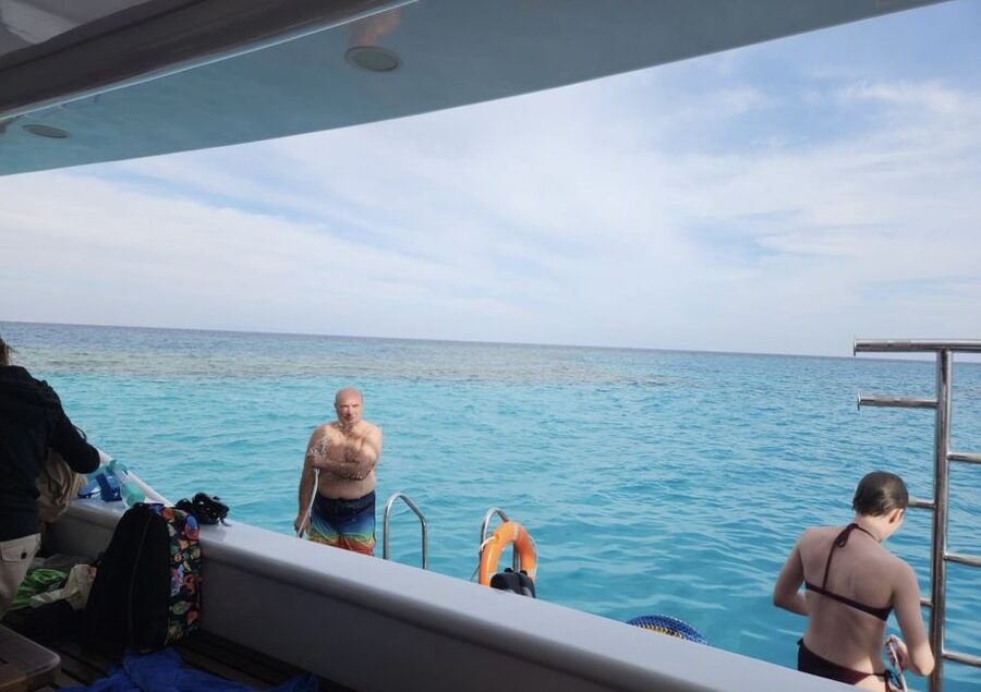Dahab: luxury Snorkeling cruise with buffet lunch - A buffet lunch with a practical price point