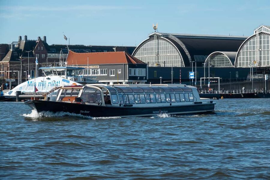 Discover Amsterdam: Luxury Canal Cruise with a Local Skipper - What the live commentary adds