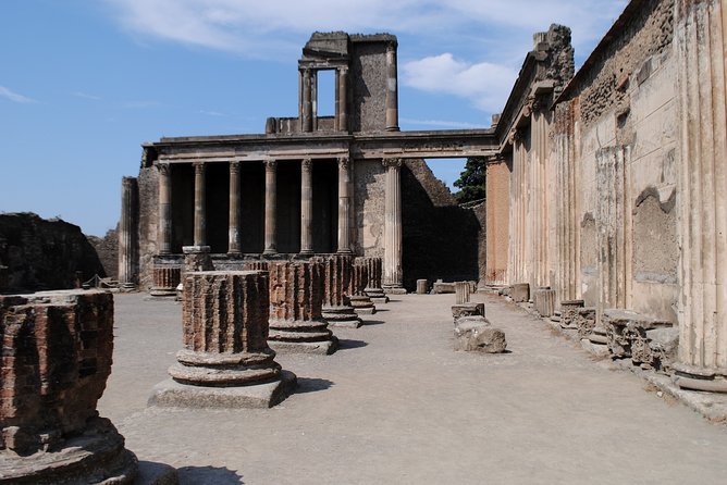 Discovering Pompeii and Herculaneum - VIP Tour with Lunch - Why Pompeii and Herculaneum belong together