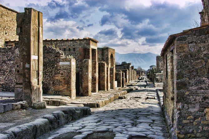 Discovering Pompeii and Herculaneum - VIP Tour with Lunch - Herculaneum’s preserved homes and frescoes