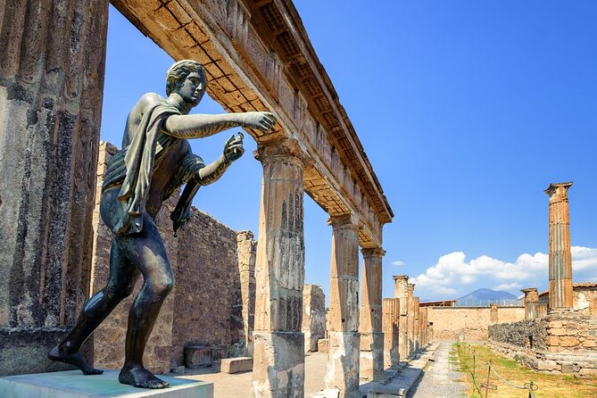 Discovering Pompeii and Herculaneum - VIP Tour with Lunch - The morning departure from Naples