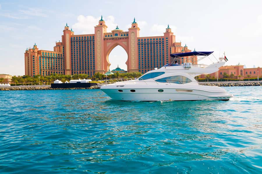 Dubai: Atlantis and Burj Al Arab Cruise on Luxury Yacht - Why Dubai looks better from a yacht