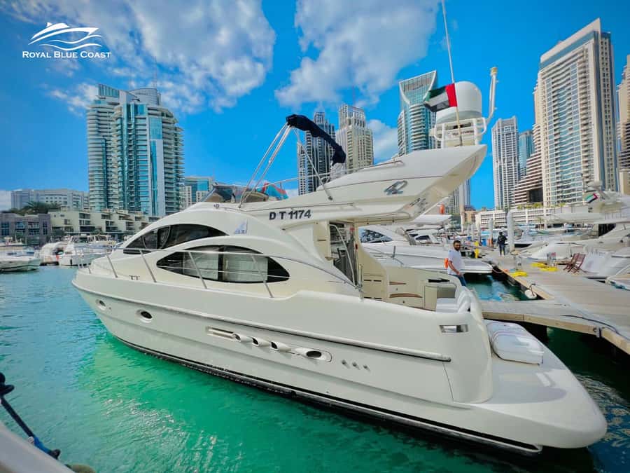Dubai: Azimut 42 Feet Private Luxury Yacht Cruise - A private boat with Dubai as your backdrop