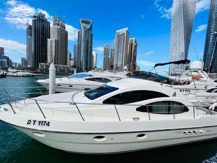 Dubai: Azimut 42 Feet Private Luxury Yacht Cruise - What the 42-foot Azimut gives you
